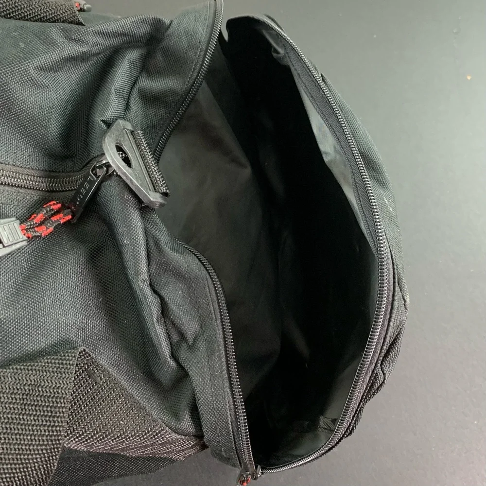 Leed’s Black Men's Duffle Bag